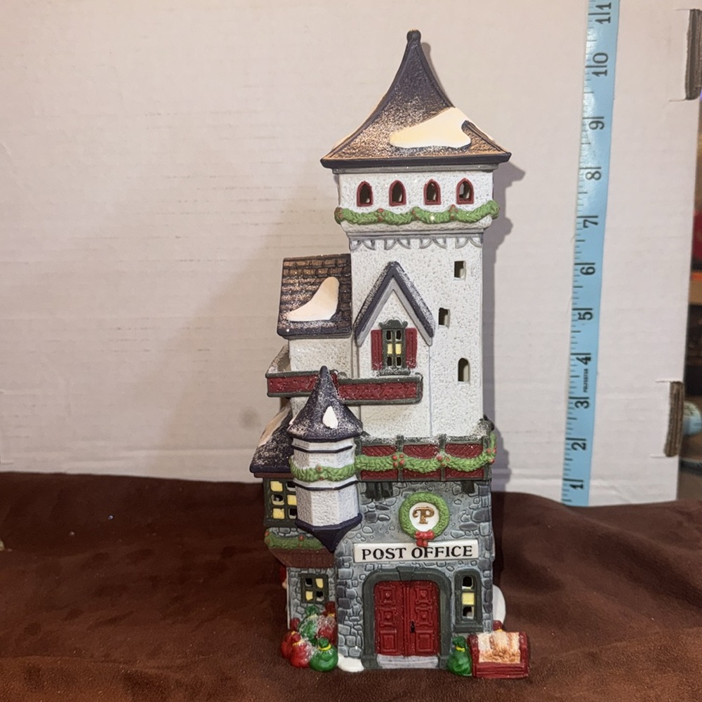 🐈‍⬛ Heritage Village North Pole Series “Post Office”